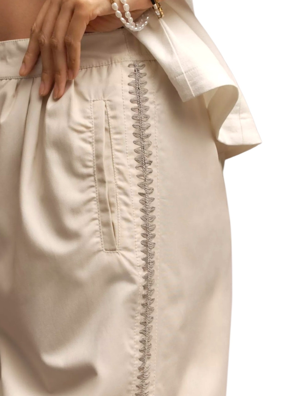 Anthropologie Pleated Embroidered Trousers Sz M - Picture 3 of 9